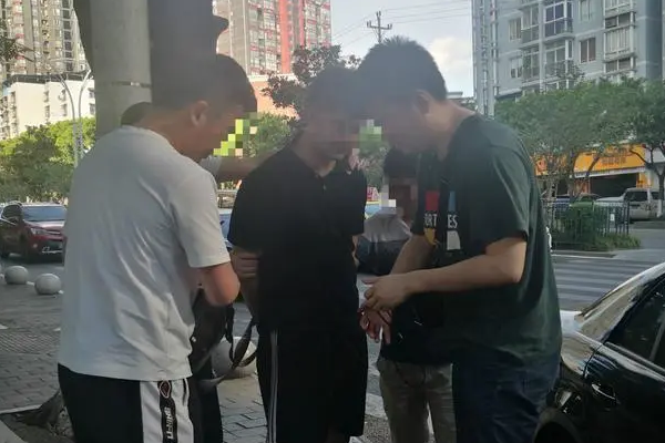 网络贩婴一个婴儿开价七八万，什么样的人会卖自己的孩子？