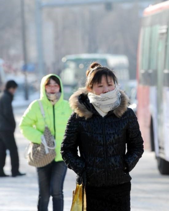 辽宁多地大雪纷飞积雪深处没过脚踝，今年温度为何下降迅速？