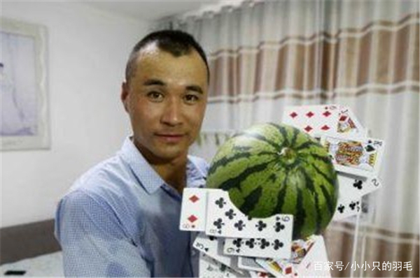 小伙五米外飞扑克削开易拉罐，还有哪些不可思议的“中国功夫”？